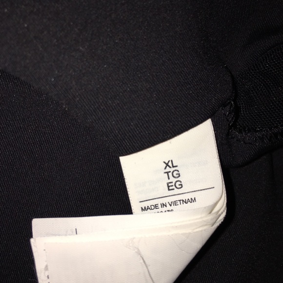 Black longline sports bra - Picture 2 of 2